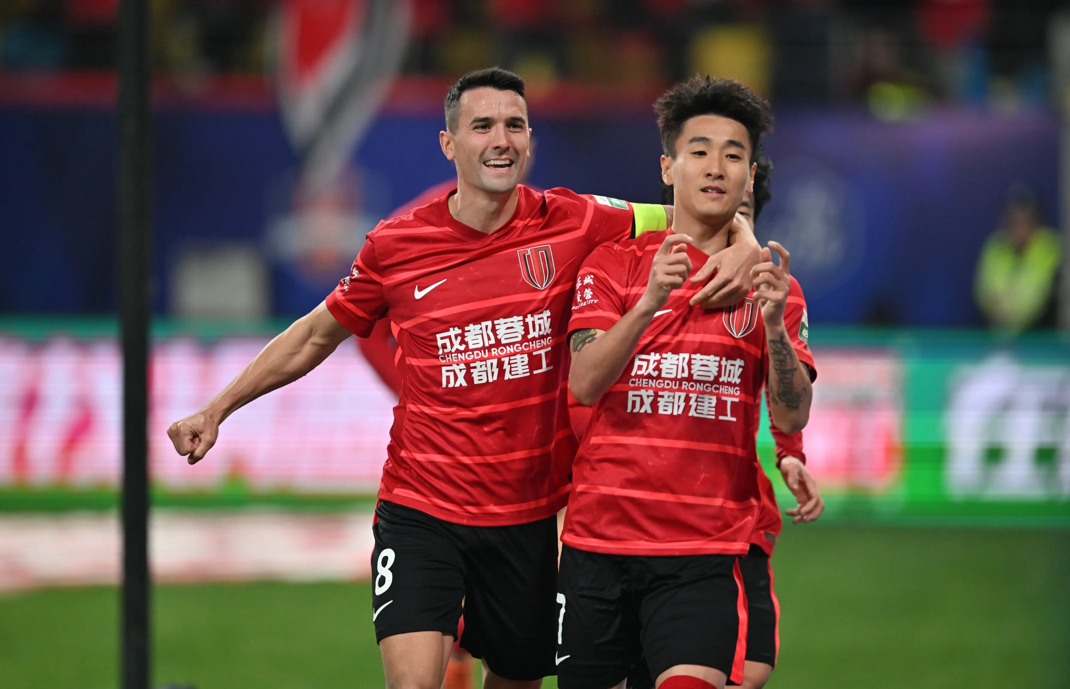  足总杯关键时刻走向成谜，那不勒斯状态回暖，态度坚定，身体对抗强度拉满