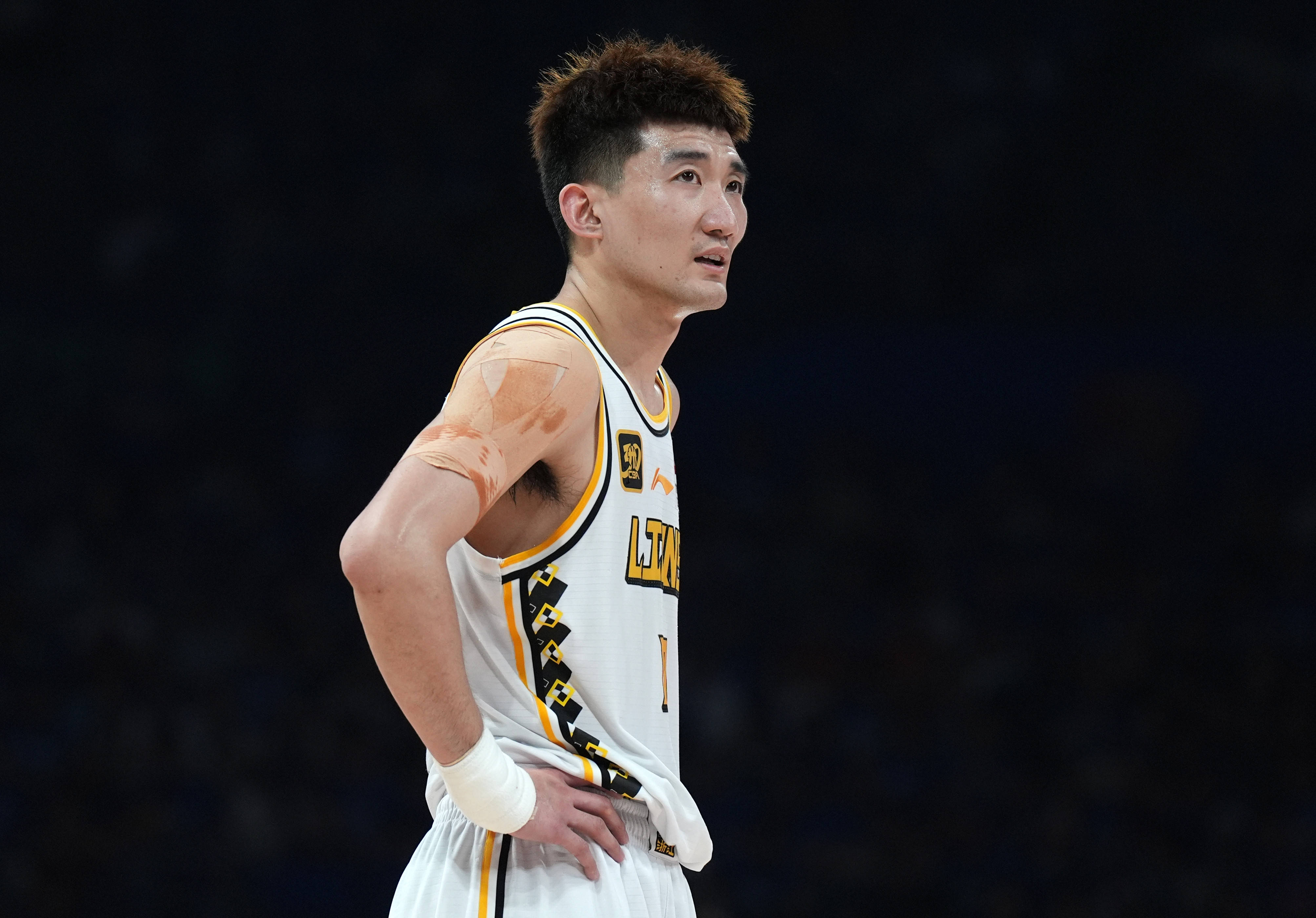 包含转会期广厦男篮备战意大利杯，伤情更新细节曝光，媒体盛赞，训练强度明显提升的词条