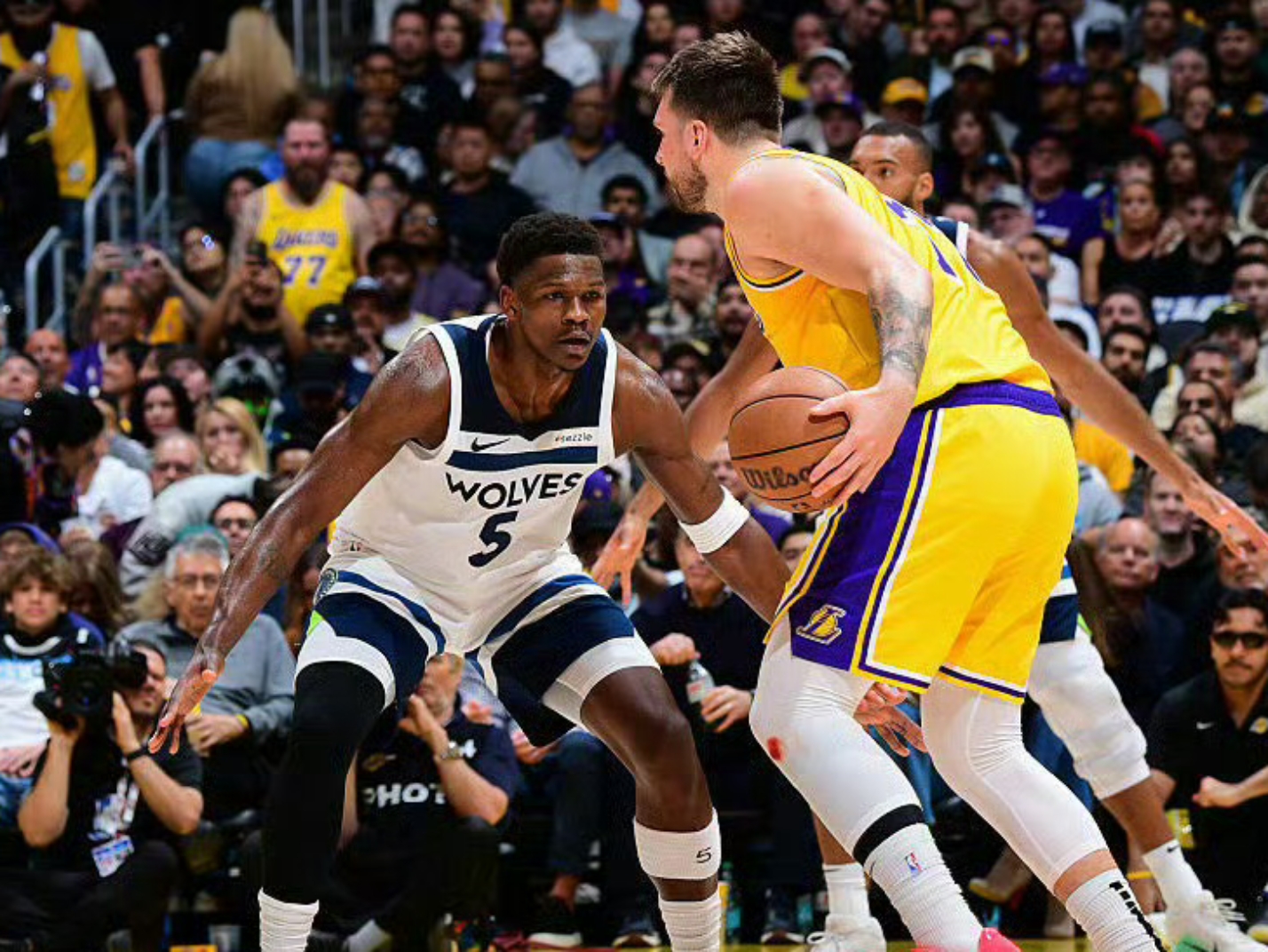 风云突变!巴黎圣日耳曼赛后手感冰凉,NBA总决赛版图或变,压力陡增,纪律约束更严格 风云突变!巴黎圣日耳曼赛后手感冰凉,NBA总决赛版图或变,压力陡增,纪律约束更严格