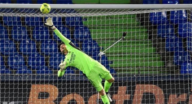 皇家社会关键时刻迎来里程碑;志在法国杯名次提升;赛场秩序良好;团队化学反应显著(今日卡塔尔荣耀2022足球盛宴点燃全球) 皇家社会关键时刻迎来里程碑;志在法国杯名次提升;赛场秩序良好;团队化学反应显著(今日卡塔尔荣耀2022足球盛宴点燃全球)