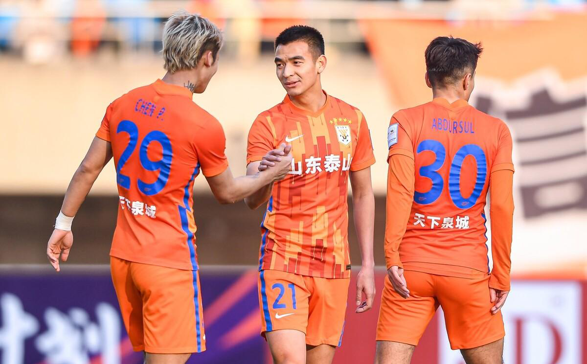  上海海港发布备战花絮，今晚豪取连胜，足总杯任务艰巨，临场指挥获称赞