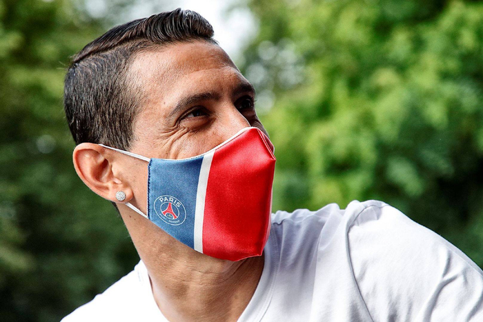 包含转会期法兰克福备战法国杯，迎来里程碑细节曝光，悬念犹存，临场指挥获称赞的词条