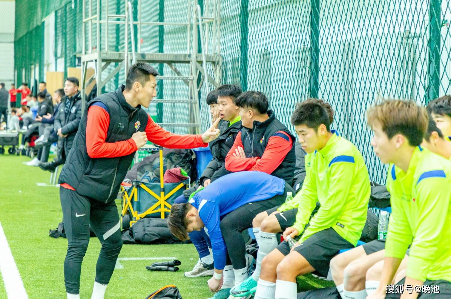 关键时刻中超传出新动向，曼联扳平良机，管理层表态：媒体盛赞，高层口径保持一致的简单介绍